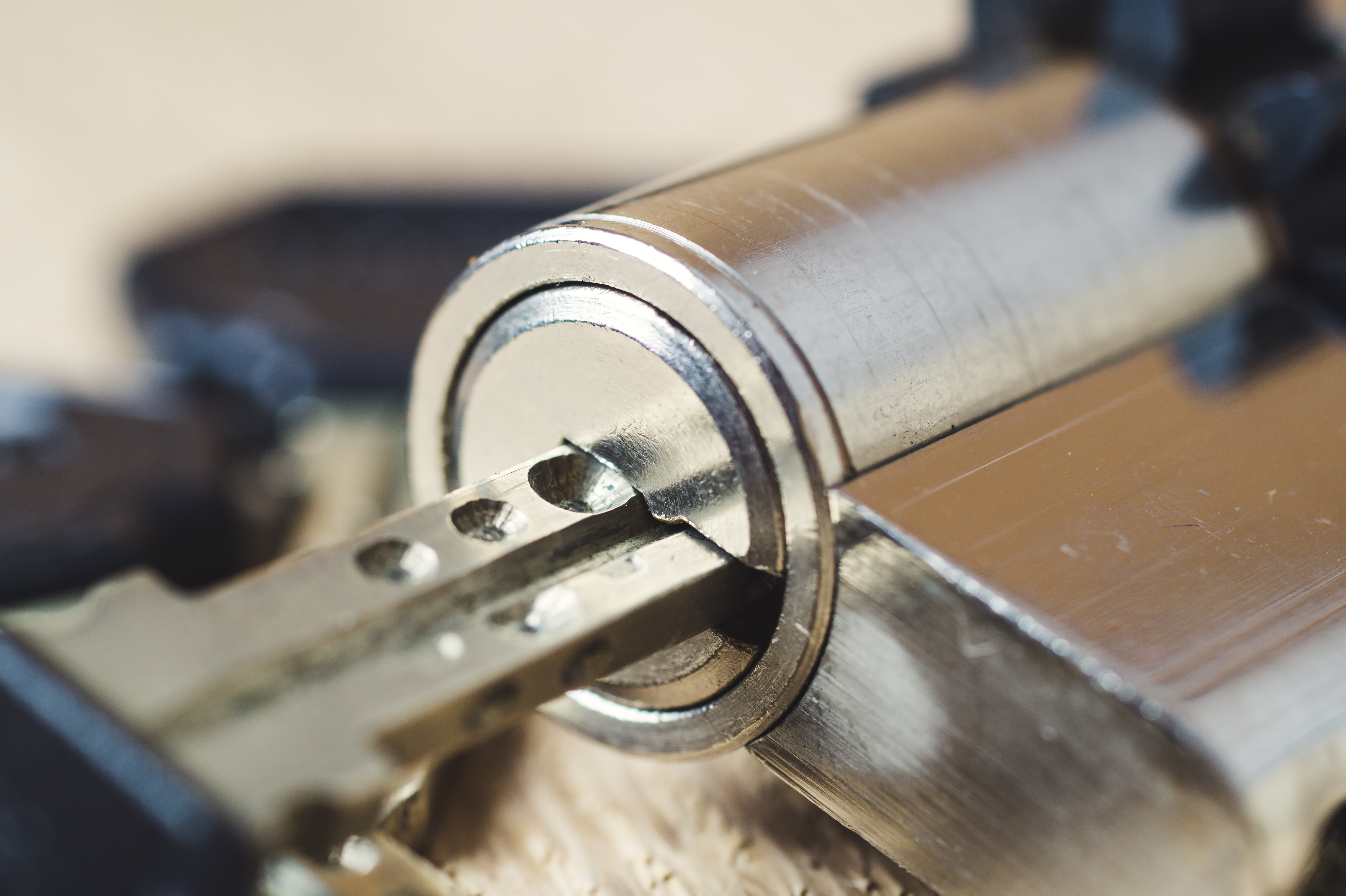 What are the benefits of electronic key control?